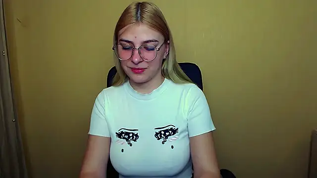 Snapshot of Luna_Lush_ chatting on 10, 1, 2025 Luna Lush online show from 10, 1, 2025