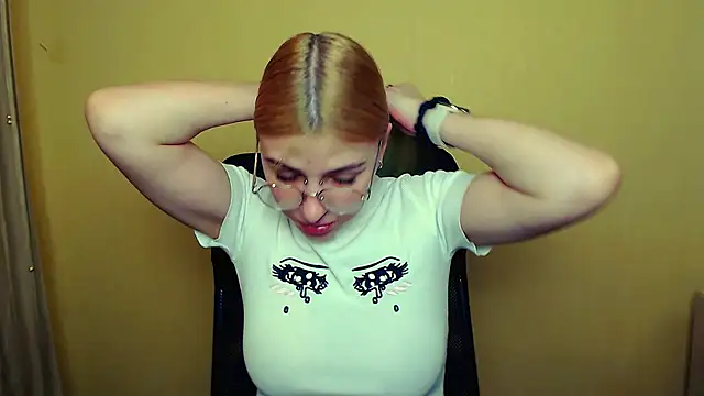 Snapshot of Luna_Lush_ chatting on 10, 1, 2025 Luna Lush online show from 10, 1, 2025