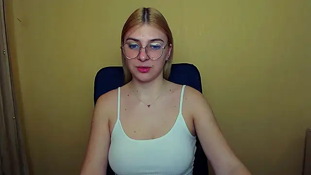 Snapshot of Luna_Lush_ chatting on 14, 1, 2025 Luna Lush online show from 14, 1, 2025