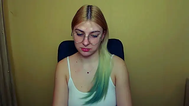 Snapshot of Luna_Lush_ chatting on 14, 1, 2025 Luna Lush online show from 14, 1, 2025