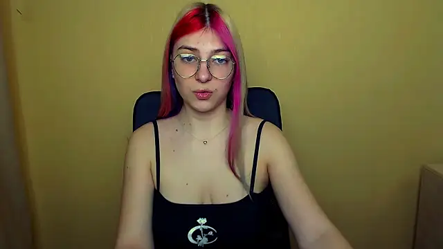 Snapshot of Luna_Lush_ chatting on 5, 3, 2025 Luna Lush online show from 5, 3, 2025