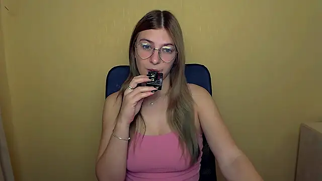 Snapshot of Luna_Lush_ chatting on 29, 9, 2025 Luna Lush online show from 29, 9, 2025