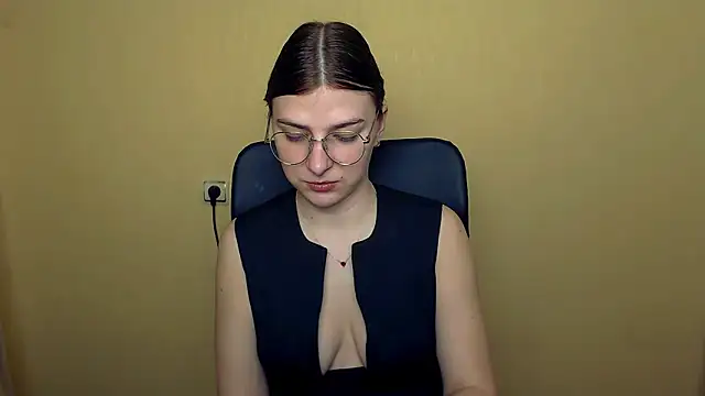 Snapshot of Luna_Lush_ chatting on 21, 11, 2025 Luna Lush online show from 21, 11, 2025