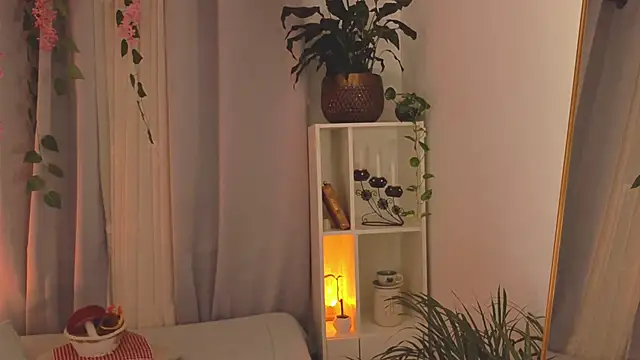 Snapshot of Tommyfoxboy chatting on 21, 10, 2025 Tommyfoxboy online show from 21, 10, 2025