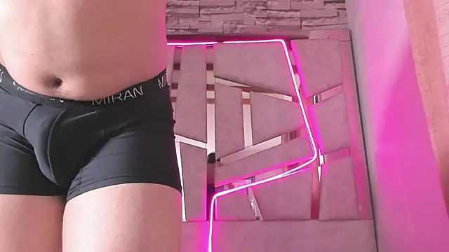 mia and austin online show from 24, 10, 2025