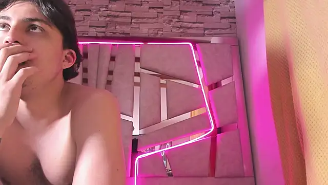 mia and austin online show from 7, 11, 2025