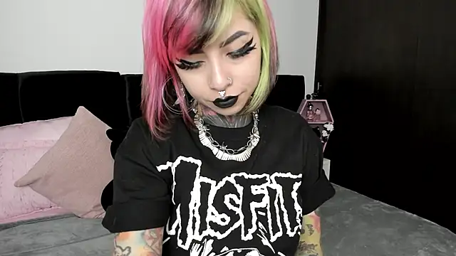 Snapshot of NikkiRamone chatting on 24, 12, 2024 NikkiRamone online show from 24, 12, 2024