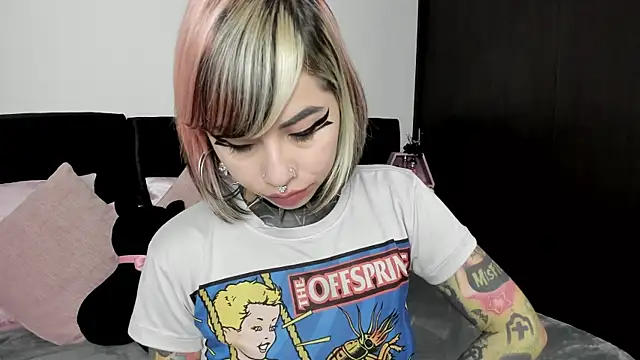 Snapshot of NikkiRamone chatting on 21, 1, 2025 NikkiRamone online show from 21, 1, 2025