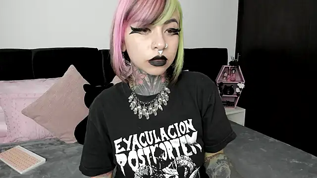 Snapshot of NikkiRamone chatting on 23, 1, 2025 NikkiRamone online show from 23, 1, 2025