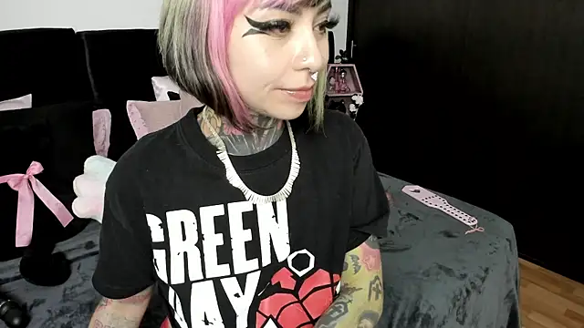 Snapshot of NikkiRamone chatting on 11, 2, 2025 NikkiRamone online show from 11, 2, 2025