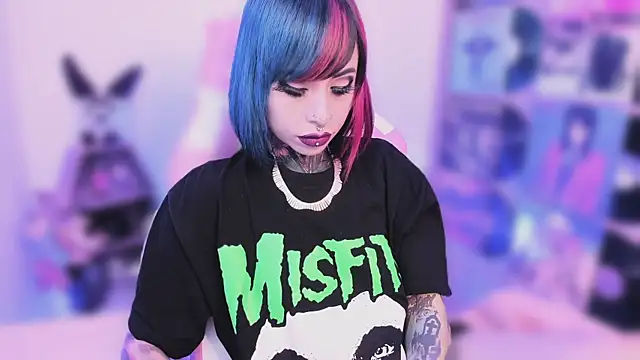 Snapshot of NikkiRamone chatting on 6, 11, 2025 NikkiRamone online show from 6, 11, 2025