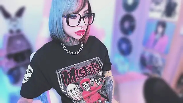 Snapshot of NikkiRamone chatting on 3, 12, 2025 NikkiRamone online show from 3, 12, 2025