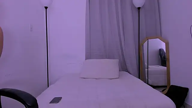 Snapshot of Miiafoxxx chatting on 23, 12, 2024 Miiafoxxx online show from 23, 12, 2024