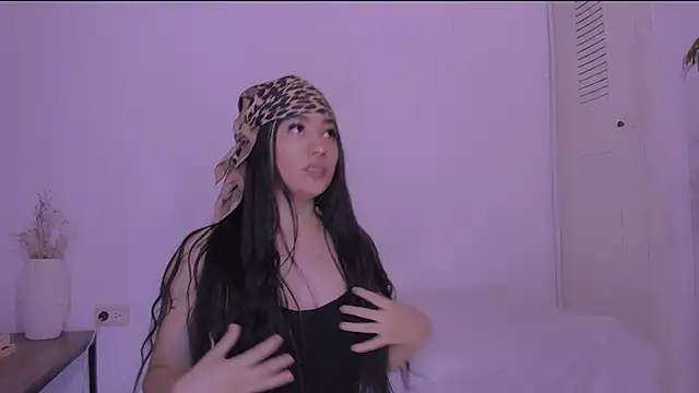 Snapshot of Miiafoxxx chatting on 28, 9, 2025 Miiafoxxx online show from 28, 9, 2025