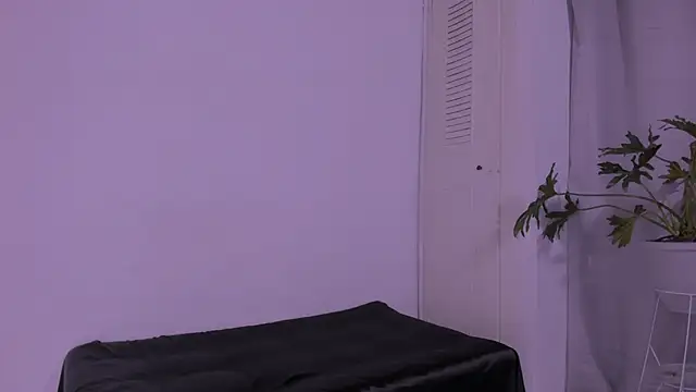 Snapshot of Miiafoxxx chatting on 25, 10, 2025 Miiafoxxx online show from 25, 10, 2025