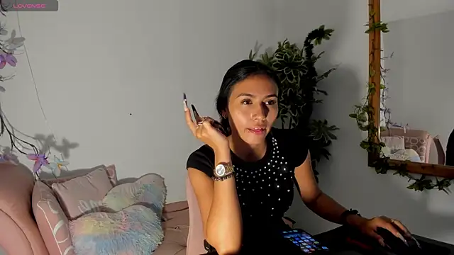 Snapshot of ZaraLim chatting on 8, 1, 2026 ZaraLim online show from 8, 1, 2026