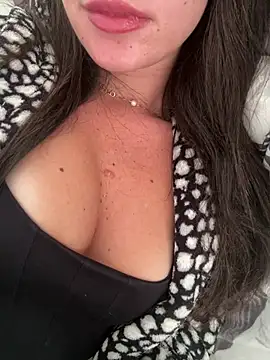 BetinaSoares online show from 4, 5, 2026