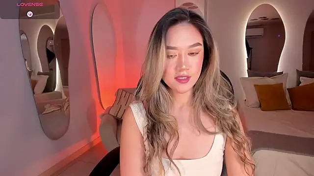 RebeccaHudson online show from 2, 3, 2025