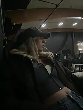 M1ssyk1ssy online show from 1, 2, 2025