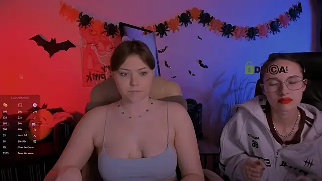 Snapshot of nikole_kitt chatting on 3, 11, 2025 nikole kitt online show from 3, 11, 2025