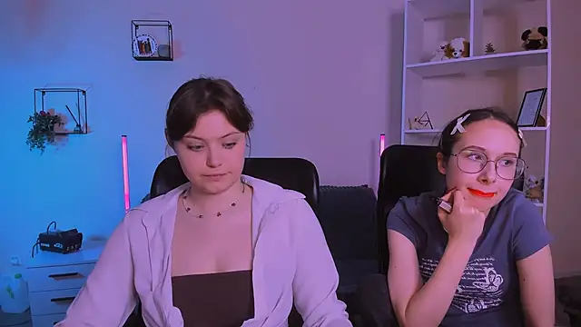 Snapshot of nikole_kitt chatting on 9, 11, 2025 nikole kitt online show from 9, 11, 2025