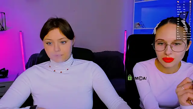 Snapshot of nikole_kitt chatting on 12, 11, 2025 nikole kitt online show from 12, 11, 2025