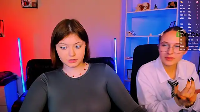 Snapshot of nikole_kitt chatting on 15, 11, 2025 nikole kitt online show from 15, 11, 2025