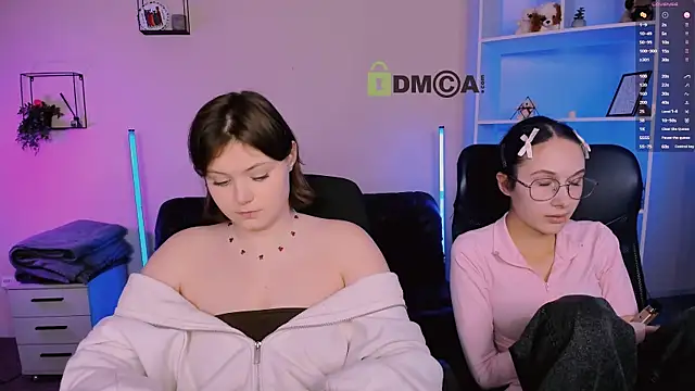 Snapshot of nikole_kitt chatting on 16, 11, 2025 nikole kitt online show from 16, 11, 2025