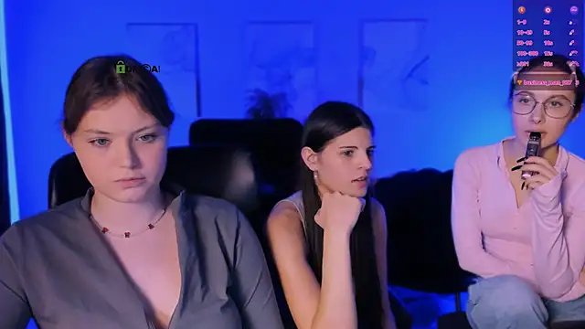 Snapshot of nikole_kitt chatting on 23, 11, 2025 nikole kitt online show from 23, 11, 2025