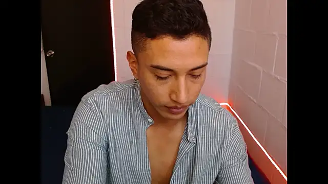 Snapshot of Davixx258 chatting on 3, 2, 2025 Davixx258 online show from 3, 2, 2025