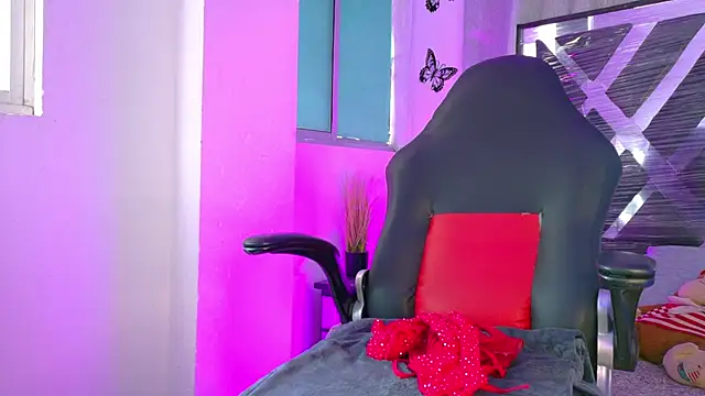 meggan 77 online show from 14, 4, 2026