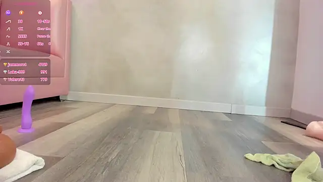 Snapshot of Torimonroe_ chatting on 3, 1, 2025 Torimonroe online show from 3, 1, 2025