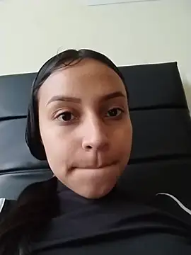 Snapshot of emma_ambar chatting on 30, 10, 2025 emma ambar online show from 30, 10, 2025