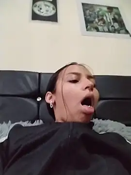 Snapshot of emma_ambar chatting on 21, 11, 2025 emma ambar online show from 21, 11, 2025