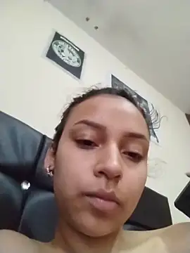 Snapshot of emma_ambar chatting on 27, 11, 2025 emma ambar online show from 27, 11, 2025