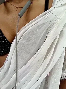 Snapshot of Miakhalifatamil chatting on 11, 2, 2026 Miakhalifatamil online show from 11, 2, 2026