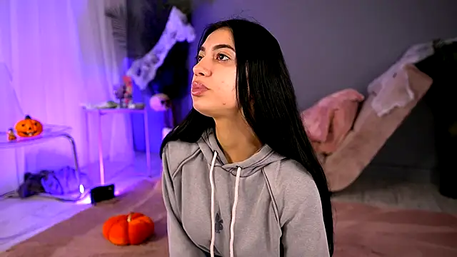 Snapshot of BetsyGonzale chatting on 28, 10, 2025 BetsyGonzale online show from 28, 10, 2025