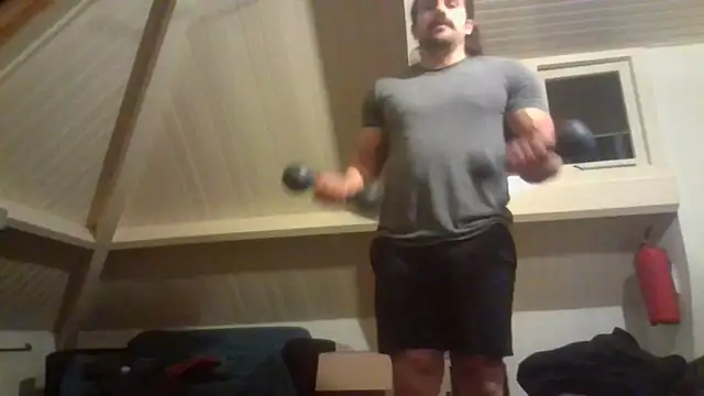 Snapshot of Mclozzz chatting on 8, 11, 2025 Mclozzz online show from 8, 11, 2025