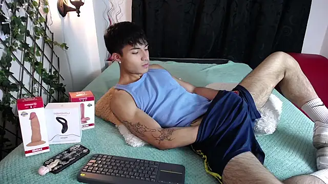 Snapshot of dylan_fun18 chatting on 6, 1, 2025 dylan fun18 online show from 6, 1, 2025