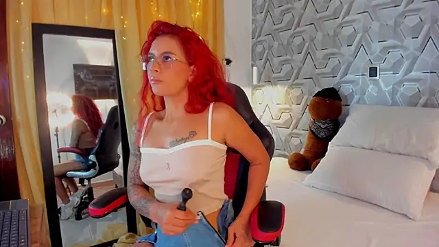 Snapshot of Sophiee_Hill chatting on 25, 10, 2025 Sophiee Hill online show from 25, 10, 2025