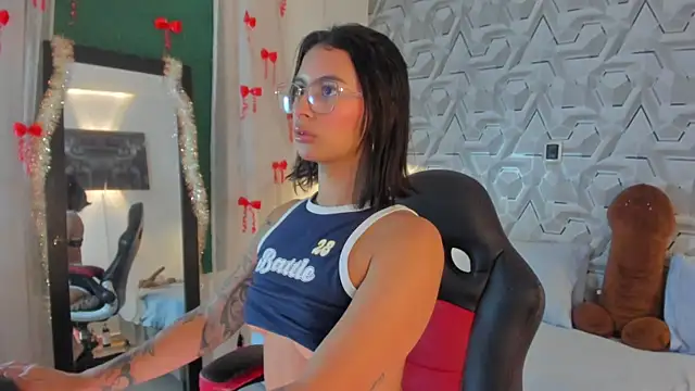 Snapshot of Sophiee_Hill chatting on 30, 4, 2026 Sophiee Hill online show from 30, 4, 2026
