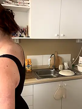 WhiteWomen online show from 5, 11, 2025