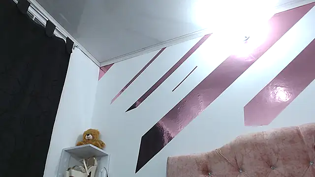 Snapshot of Kitten_Hot_ chatting on 10, 9, 2025 Kitten Hot online show from 10, 9, 2025