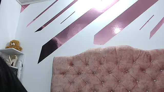 Snapshot of Kitten_Hot_ chatting on 11, 9, 2025 Kitten Hot online show from 11, 9, 2025