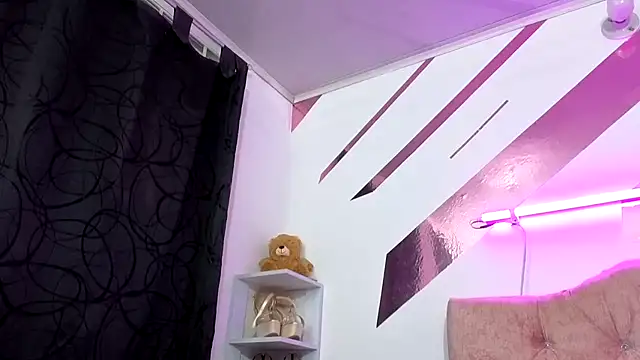 Snapshot of Kitten_Hot_ chatting on 31, 10, 2025 Kitten Hot online show from 31, 10, 2025