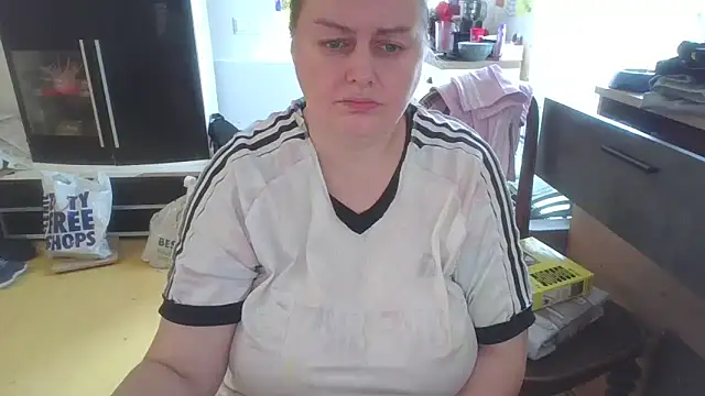 Snapshot of Meliss_Official9 chatting on 2, 4, 2026 Meliss Official9 online show from 2, 4, 2026