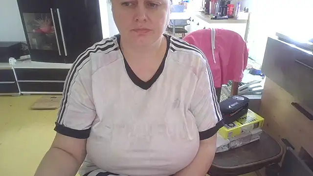 Snapshot of Meliss_Official9 chatting on 5, 4, 2026 Meliss Official9 online show from 5, 4, 2026