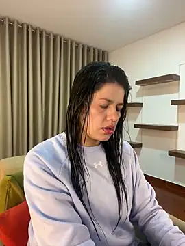 Snapshot of Alice_Biel chatting on 7, 1, 2025 Alice Biel online show from 7, 1, 2025