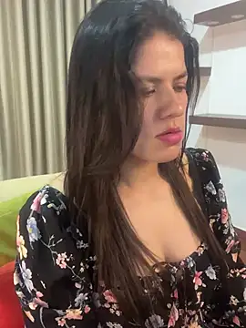 Snapshot of Alice_Biel chatting on 6, 3, 2025 Alice Biel online show from 6, 3, 2025