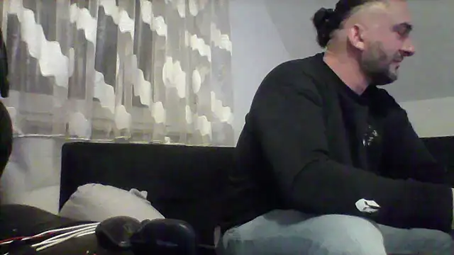 Snapshot of NewyorkDimi chatting on 23, 2, 2025 NewyorkDimi online show from 23, 2, 2025